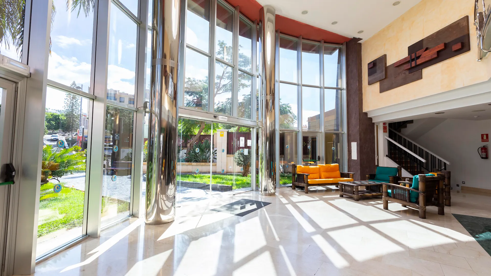 אדחה Villa De Adeje Beach 3*,