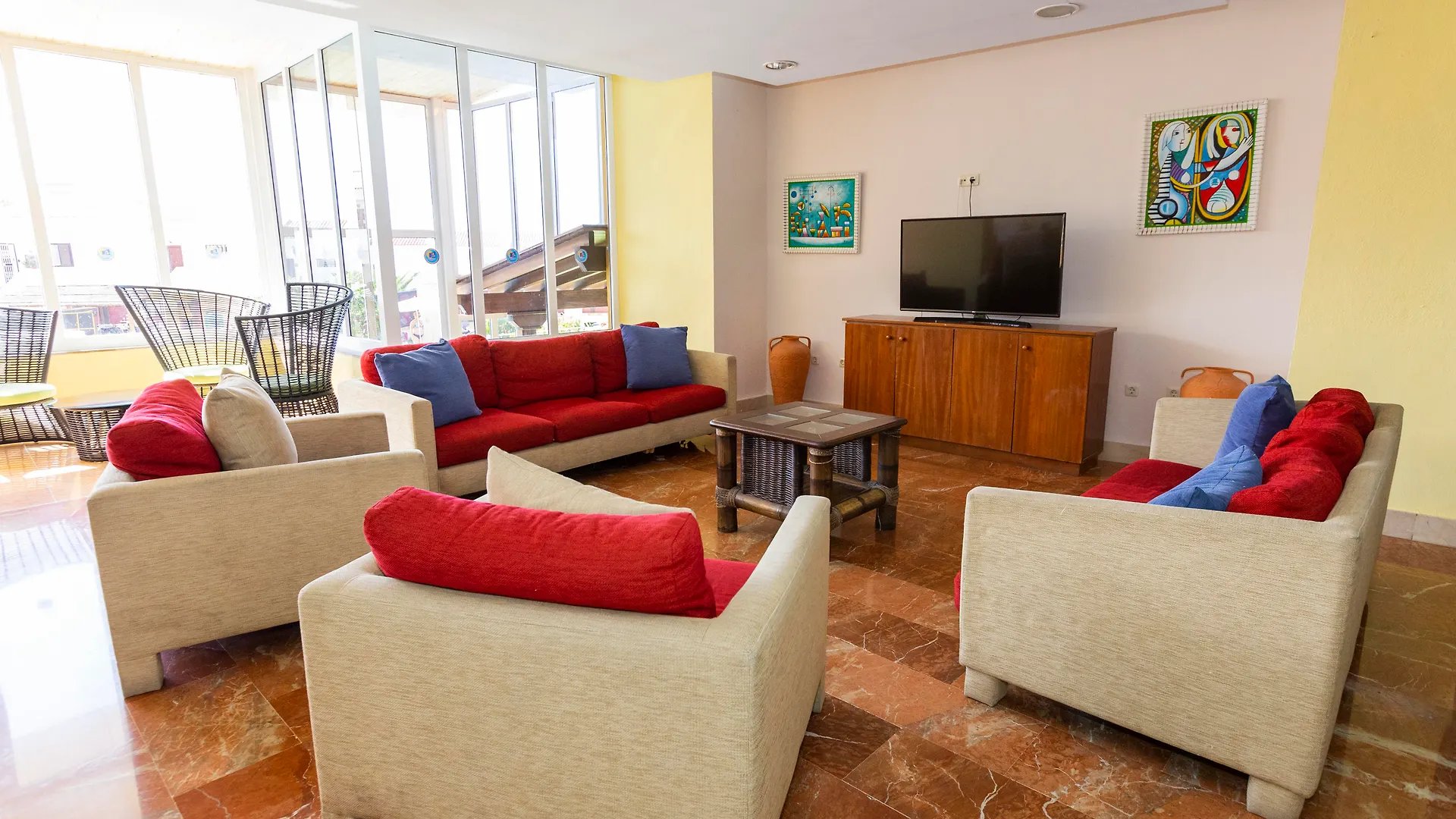 אדחה Villa De Adeje Beach 3*,