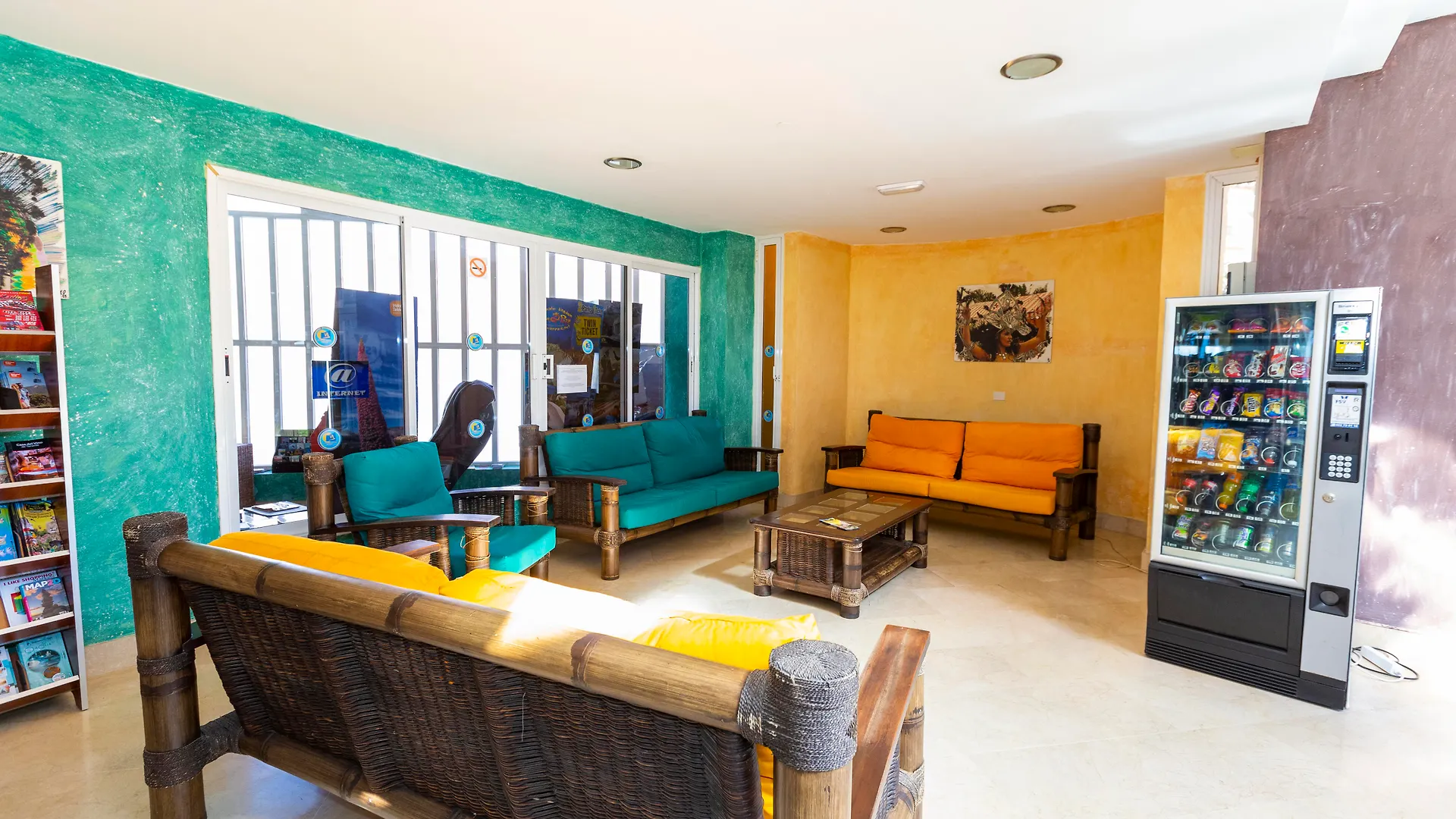 אדחה Villa De Adeje Beach 3*,